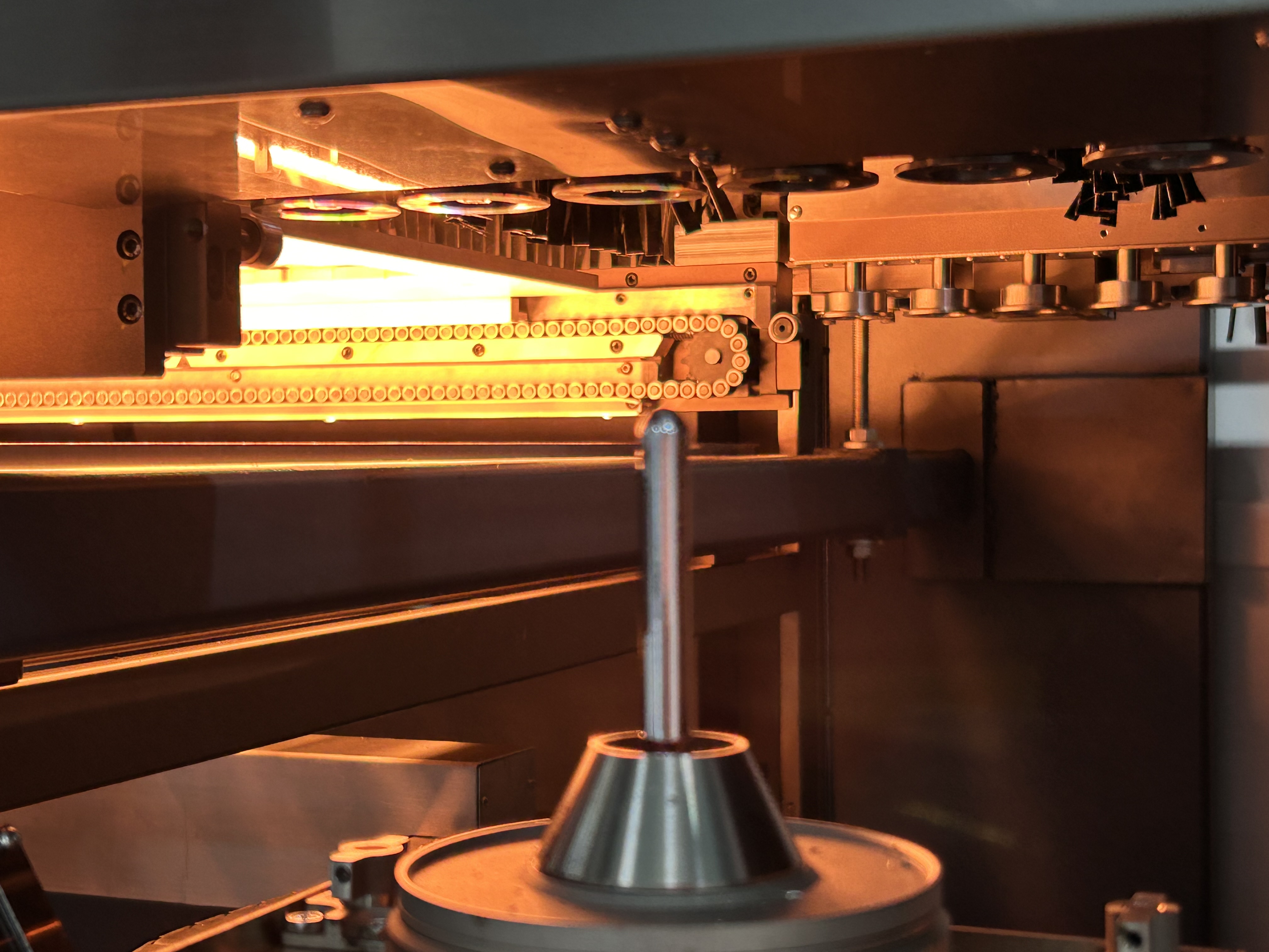 固(gu)悳威的選(xuan)擇(ze)：邁(mai)威(wei)如(ru)何以定製(zhi)化銲接方案(an)破解儲(chu)能製(zhi)造(zao)三(san)大痛(tong)點？